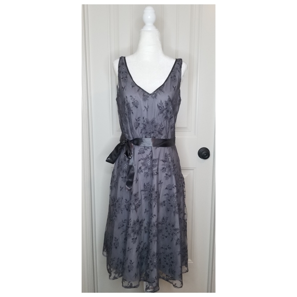 Tahari Dresses & Skirts - TAHARI ASL Lace Dress - Sleeveless - Knee-Length - Special Occasion